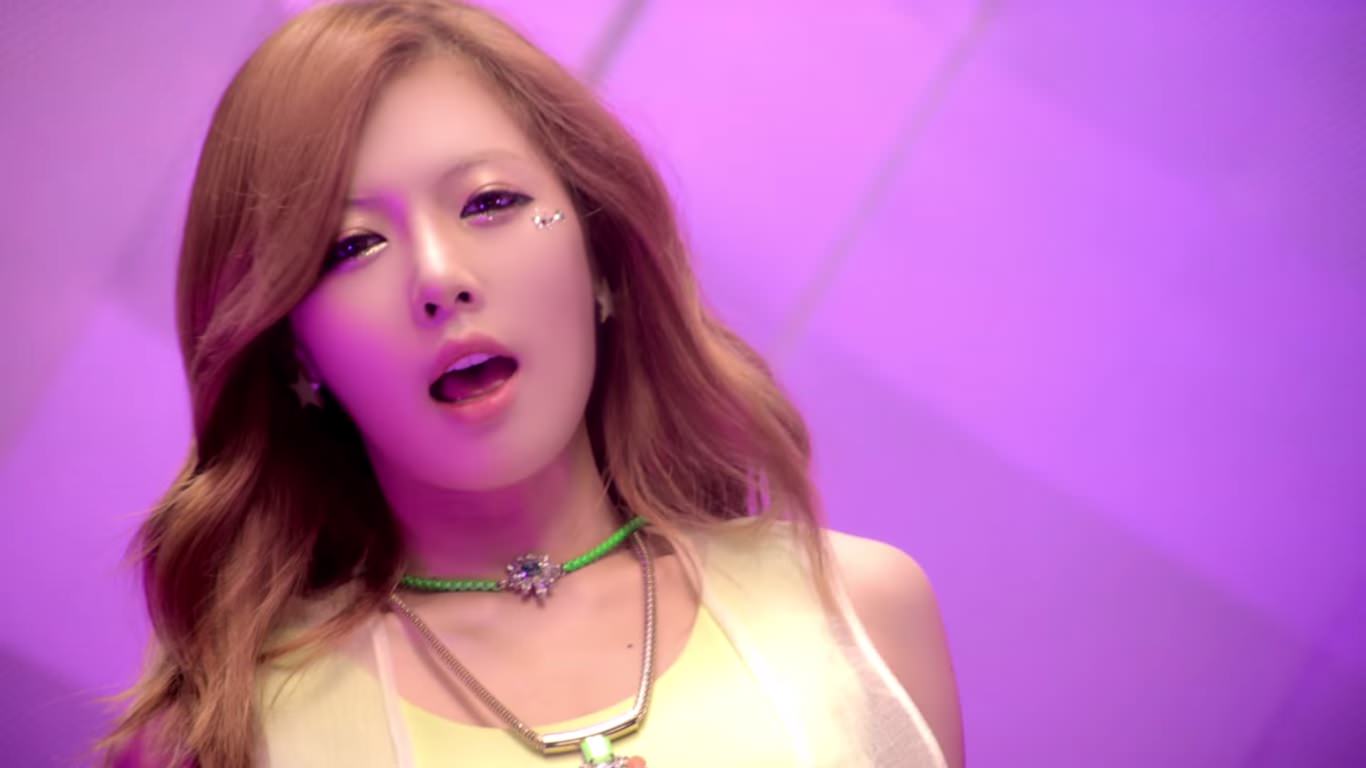 PSY 싸이 GANGNAM STYLE 강남스타일 ft. HYUNA 현아