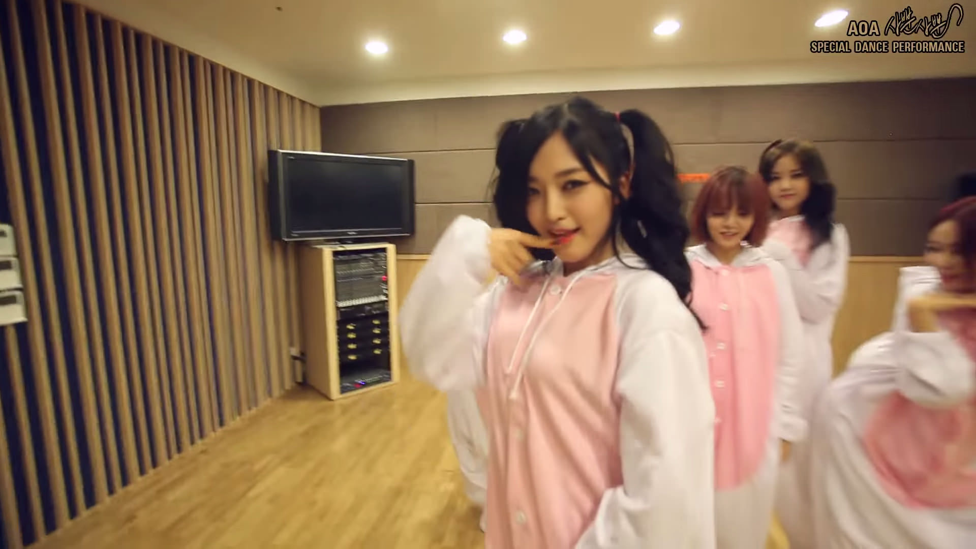 AOA 에이오에이 Like a Cat 사뿐사뿐 Special Dance Performance